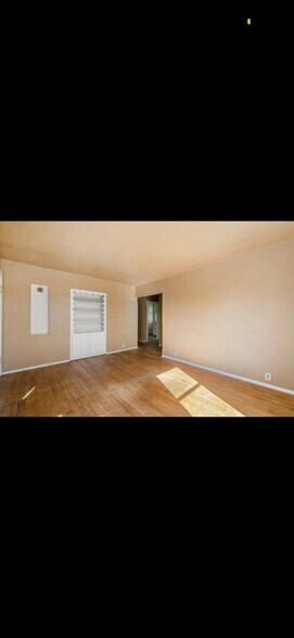 Building Photo - 945 9th St