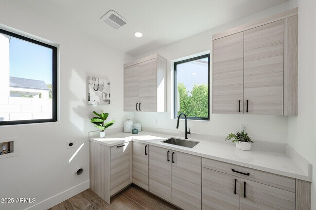 Building Photo - 6329 N 10th Dr