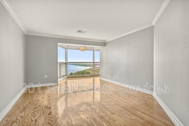 Building Photo - 655 Riverside Dr