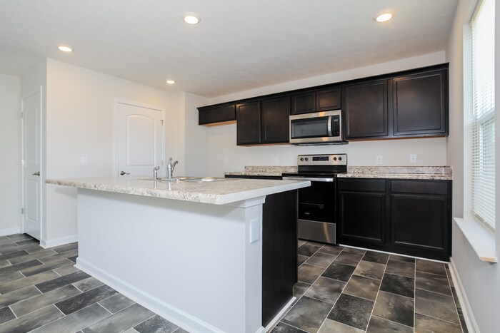 Building Photo - 902 3rd St