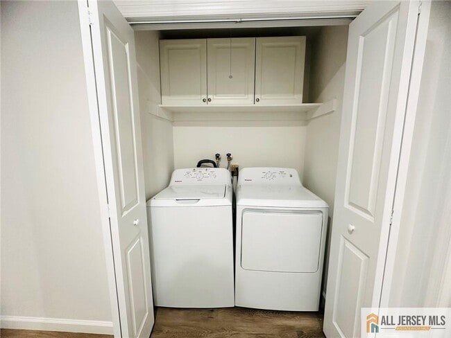 Building Photo - 16 Gerard Pl