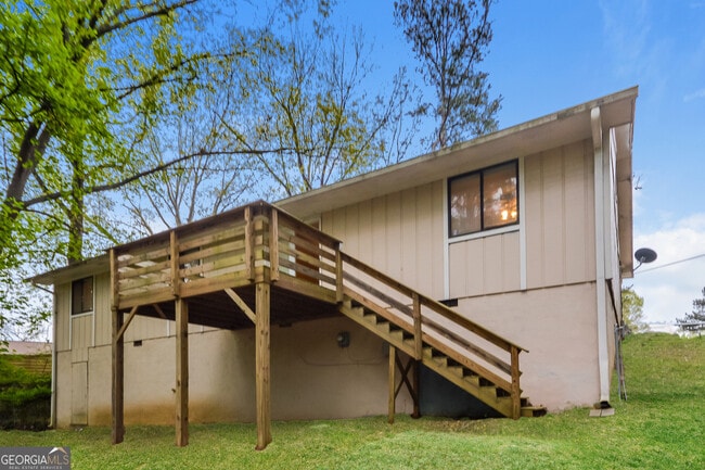 Building Photo - 1912 Singer Way