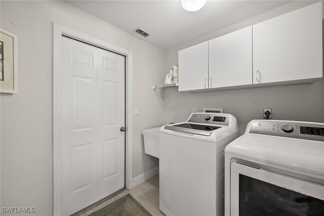 Building Photo - 24921 Bay Cedar Dr