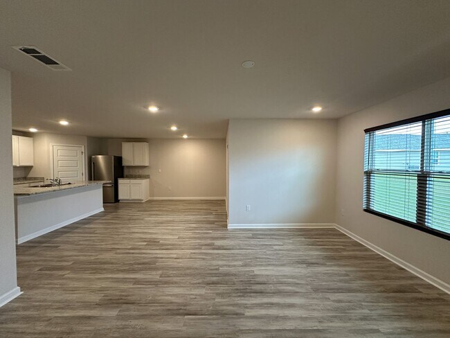 Building Photo - 4 bedroom 2 bath home in the Woodlands Subdivision in Milton, FL!