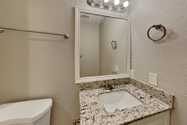 Building Photo - 18106 Navajo Trail Dr