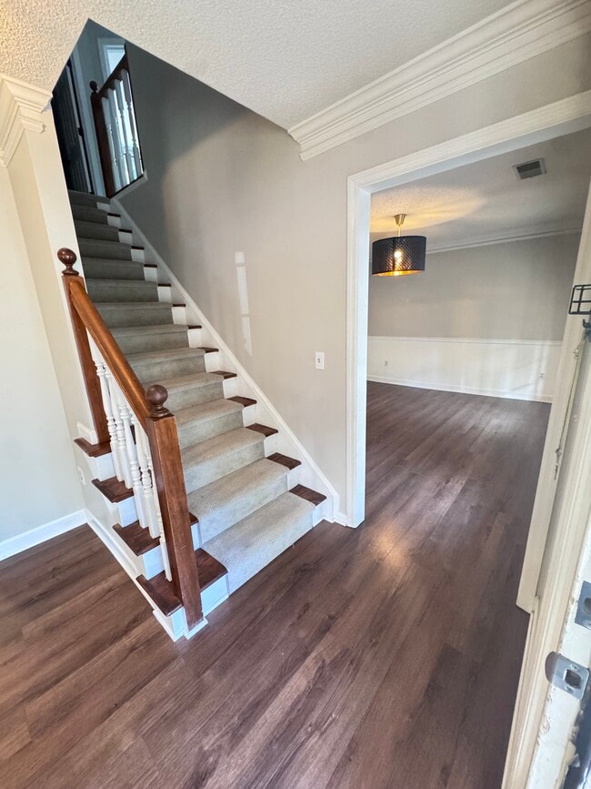 Building Photo - 1884 Dovonshire Rd S W