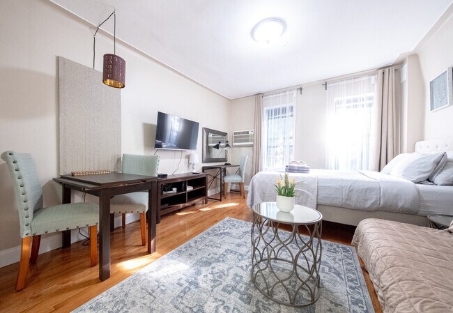 Building Photo - 328 E 74th St