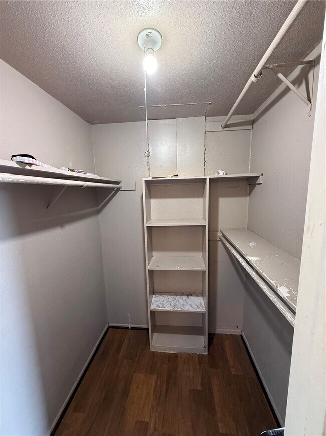 Building Photo - 10501 South Dr