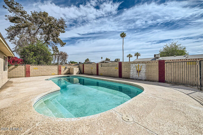 Building Photo - 3615 S Margo Dr