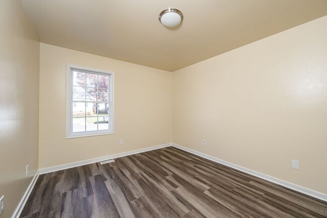 Building Photo - 3 Bedroom Midlothian Home Move In Ready