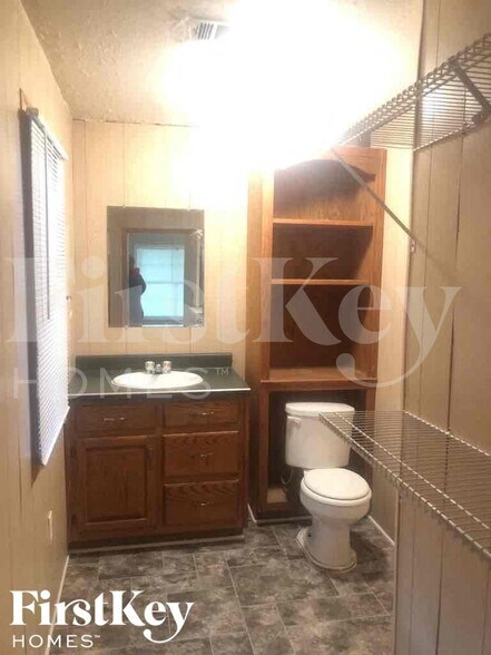 Building Photo - 319 Hills Point Rd