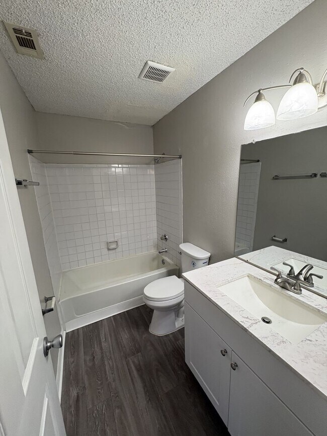 Building Photo - 1st floor unit with fire place and large patio