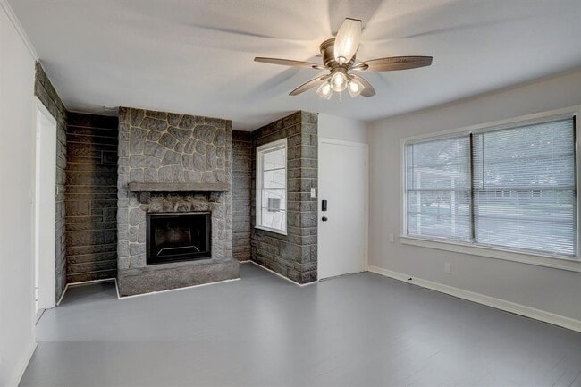 Building Photo - 1009 15th Ave N