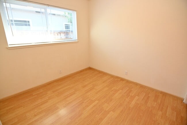 Building Photo - Central Santa Clara Location, 3/2 with AC