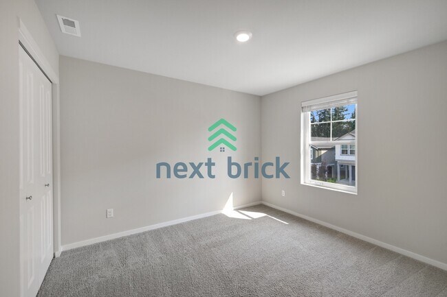 Building Photo - "Charming 3-Bed Home with 2.5 Baths in Picturesque Snohomish – 1720 Sq. Ft. of Comfort Awaits!"