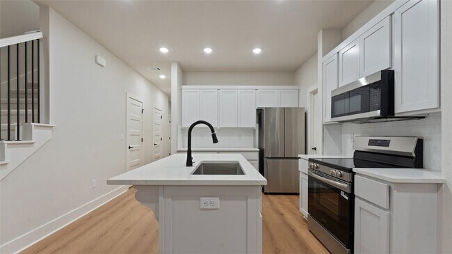 Building Photo - 1861 Lapis Ave