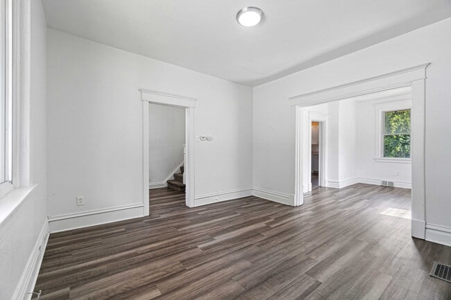 Building Photo - 4 Bed 1 Bath Single Family Home