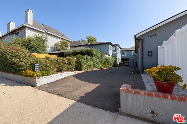 Building Photo - 5244 Whitsett Ave