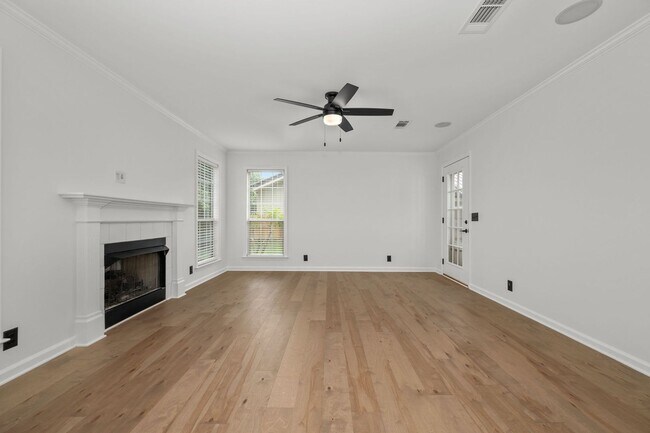 Building Photo - Black Fox Crossing Townhome