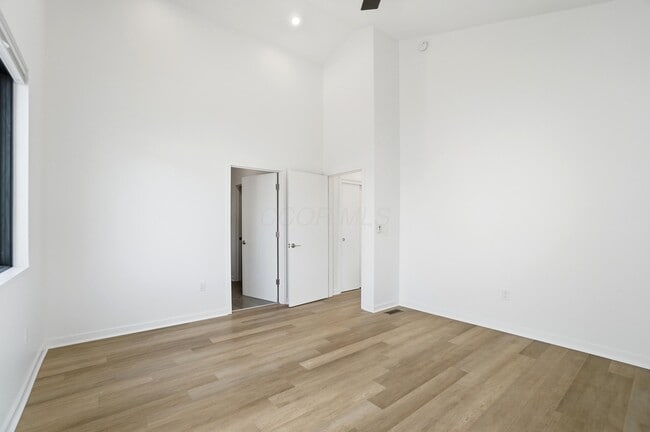 Building Photo - 33 N Blacksmith Ln