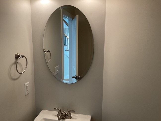 Building Photo - 4 Bedroom 2.5 Bathroom located in Old Mill...