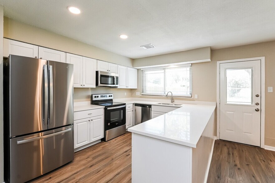Building Photo - 2511 Owens Cross Dr