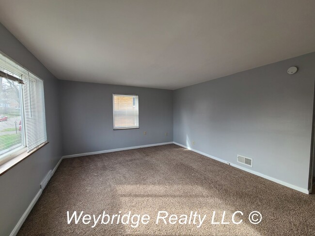 Building Photo - 2291 Townhill Rd