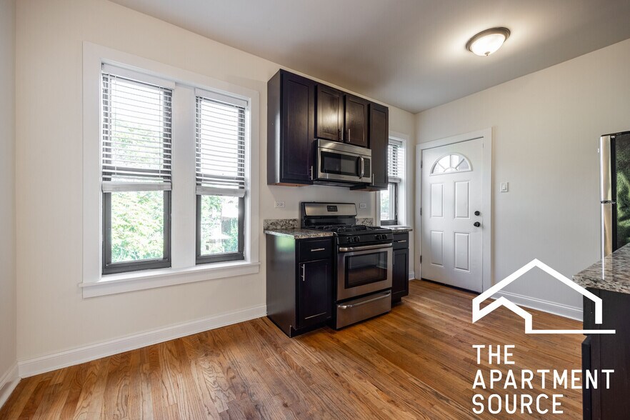 Building Photo - 4038 N Ashland Ave