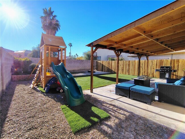 Building Photo - 4521 Palm Mesa Dr