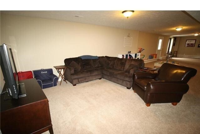 Building Photo - 4 bedroom, 3 bath Ranch Style Home