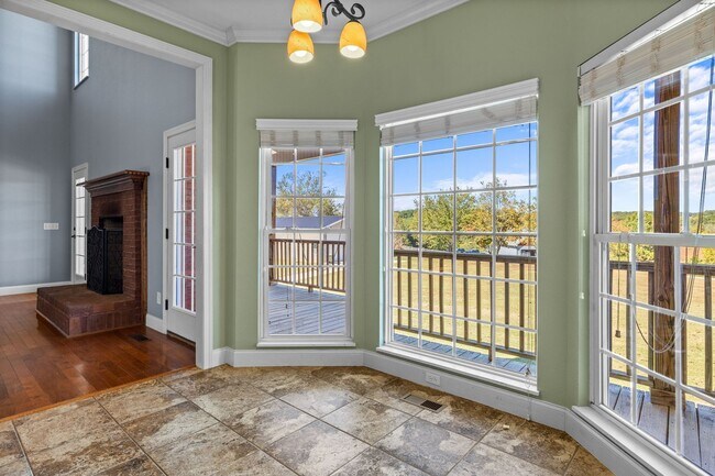 Building Photo - Greenback 37742 - 4 bedroom, 4.5 bath home...