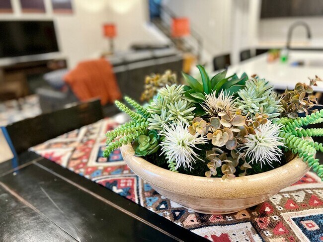 Building Photo - 1379 Pinecrest Trl