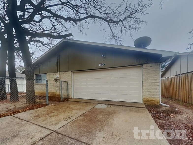 Building Photo - 1201 Kingston Dr
