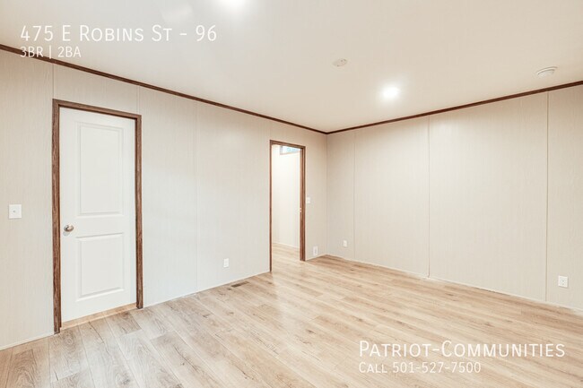 Building Photo - 475 E Robins St