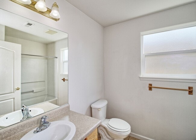 Building Photo - 598 Garnet Dr