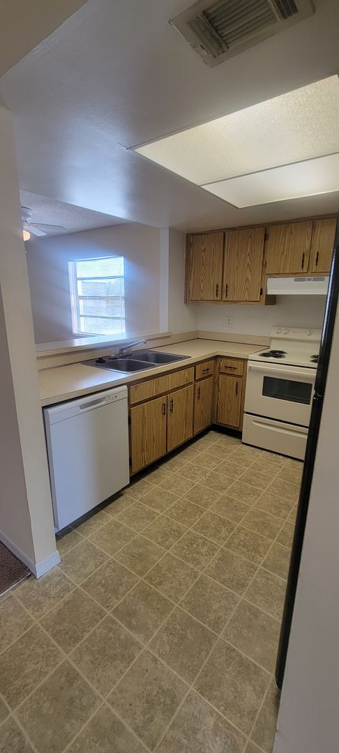 Building Photo - Coral Gardens - R882