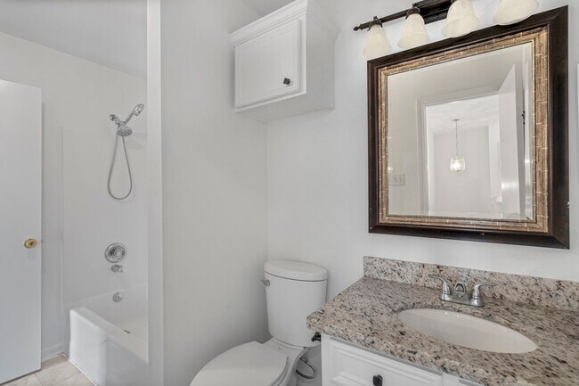 Building Photo - 2106 Nettleton St