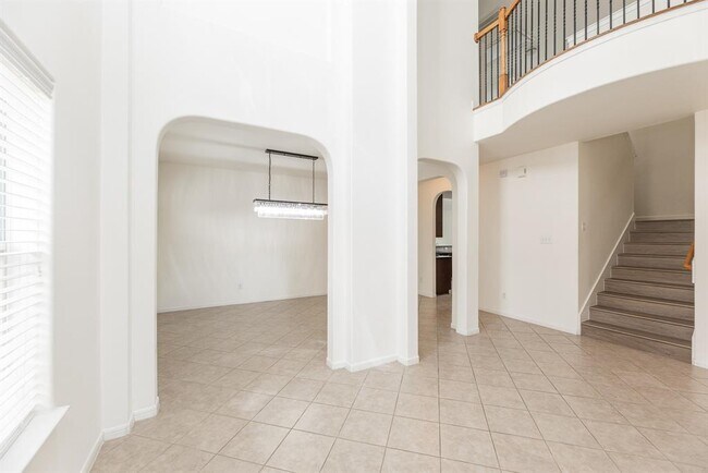 Building Photo - 25951 Ravenside Dr