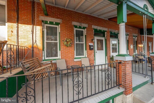 Building Photo - 4643 Mansion St