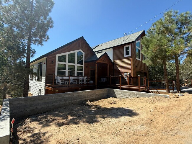 Building Photo - Stunning 4-Bedroom Home with Amazing Views, EV Charger & Solar in Big Bear!