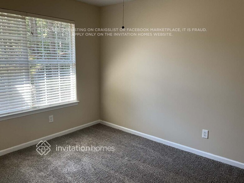 Building Photo - 6767 Mancha St