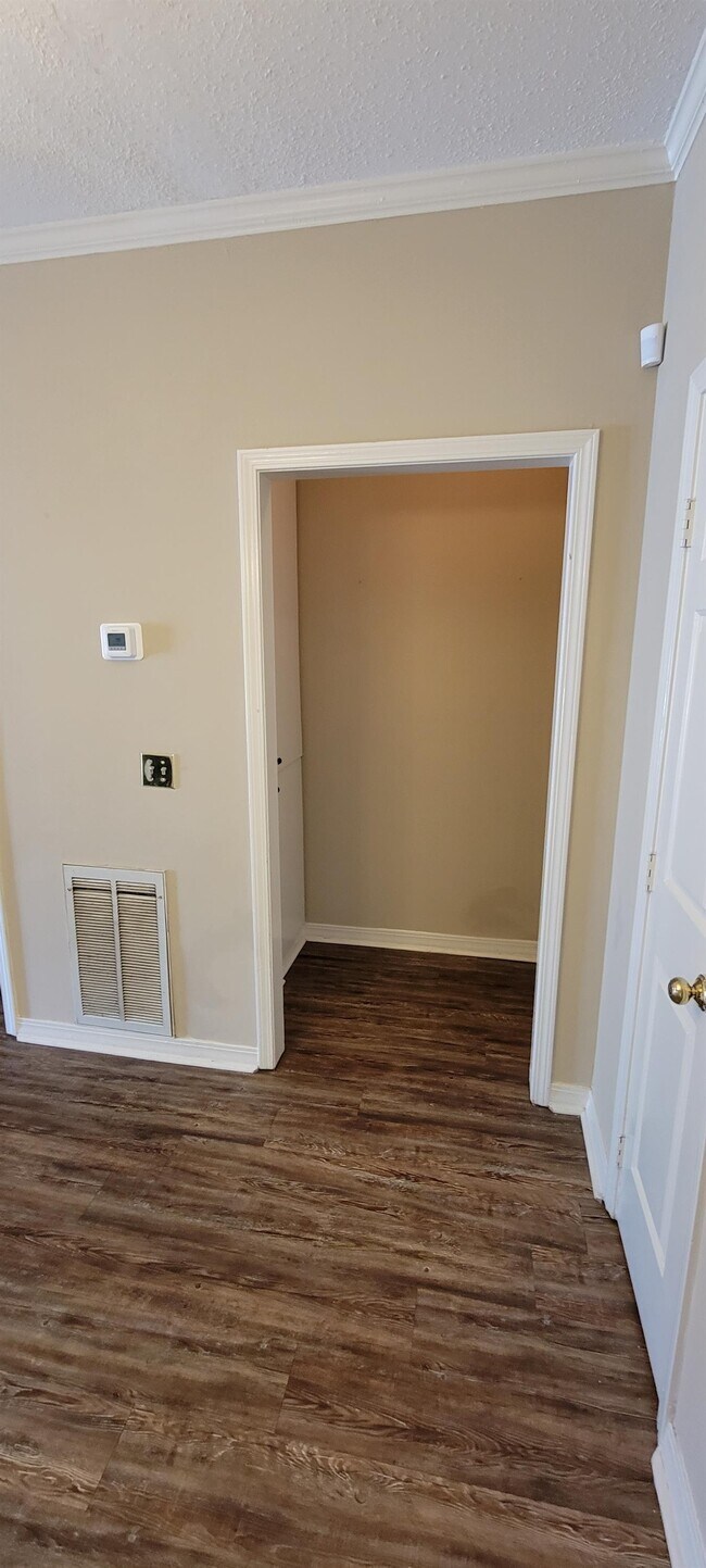 Building Photo - 22 River Run Dr