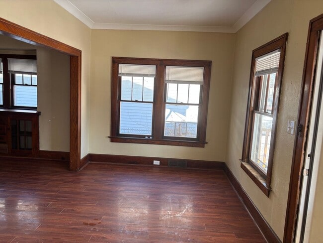 Building Photo - 3 Bedroom House