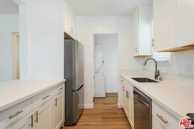 Building Photo - 815 W Glenoaks Blvd