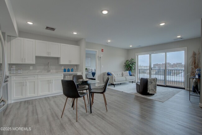 Building Photo - 272 Willow Ave