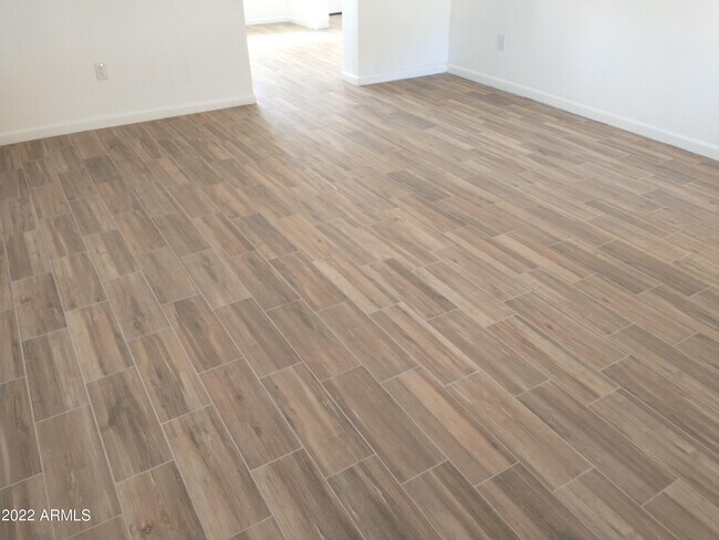 Building Photo - 13802 N 17th Ave