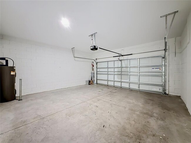 Building Photo - 418 Quayside Ave