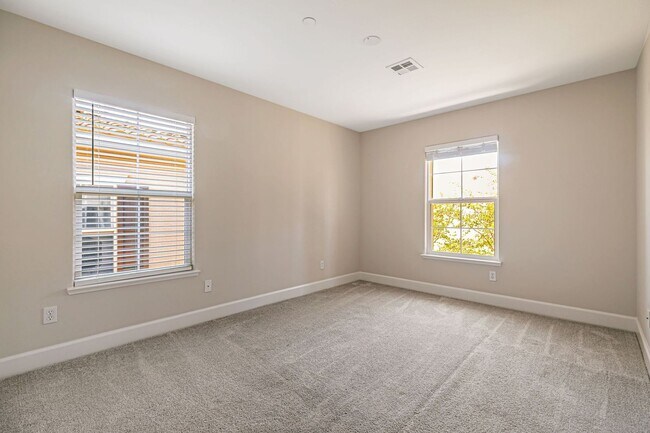 Building Photo - Remodeled Home in Communication Hill