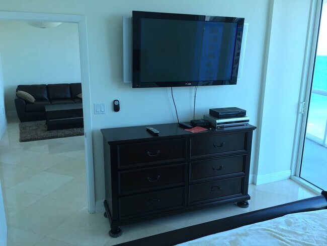 Building Photo - 6515 Collins Ave