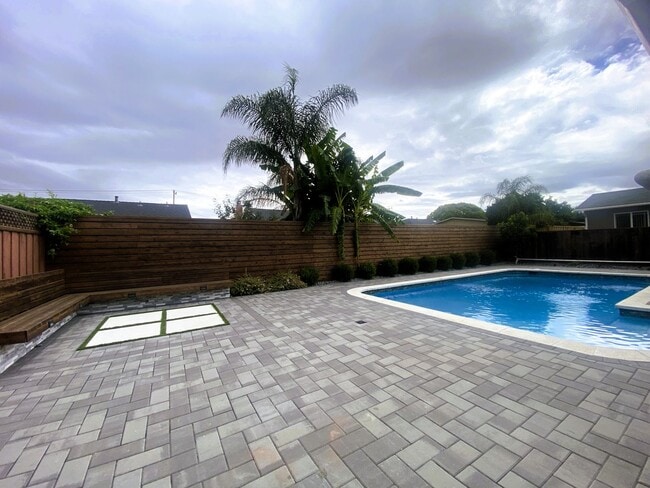 Building Photo - Sunlit 3-Bed Fremont Home in Cabrillo with...